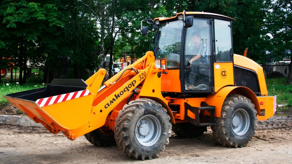 Универсальный погрузчик Амкодор 320